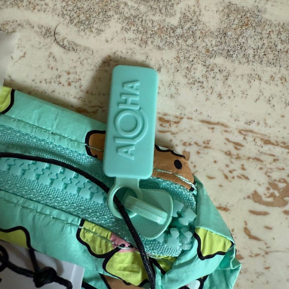 Aloha Collection x Hello Kitty DFS exclusive mini… - image 9